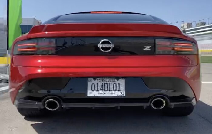 Launch Videos: Automatic Z vs Manual Z (with Nismo Exhaust)