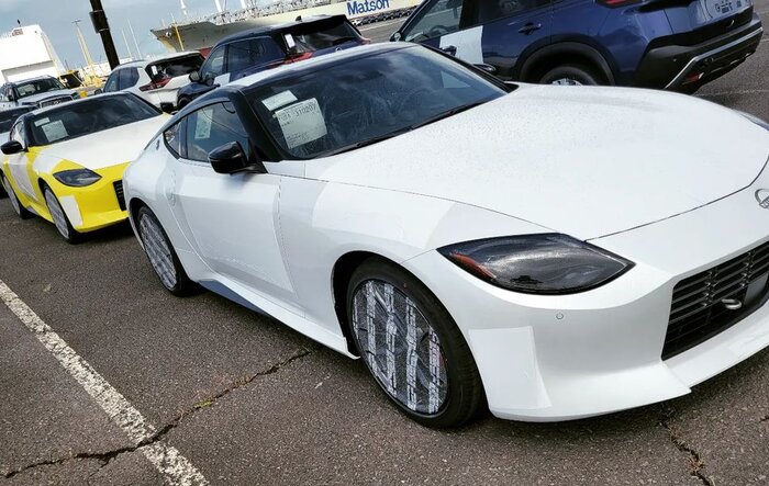 Nissan Z lands in Hawaii (Everest White, Black Diamond, Yellow)