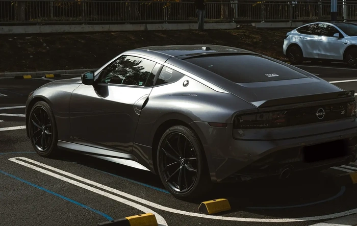 Photoshoot Nissan Z in China (beach vibe parking lot)